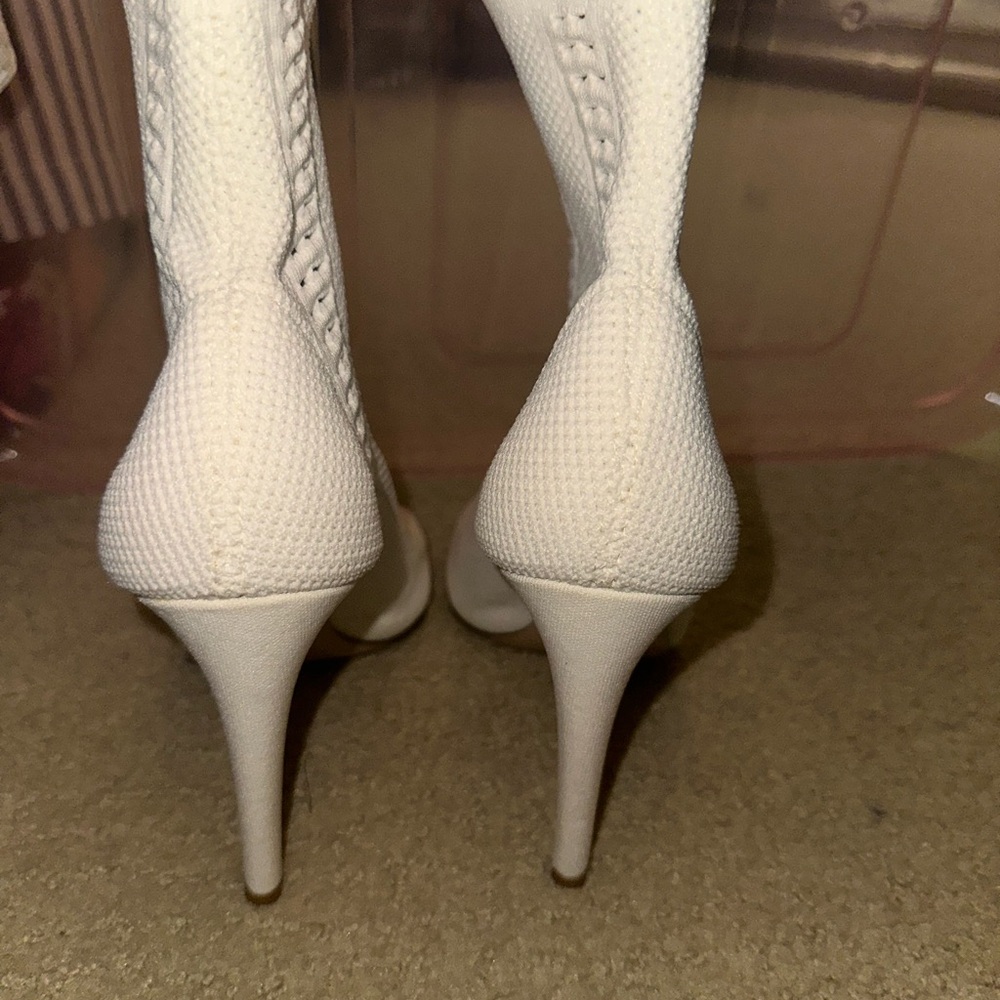 GIANVITO ROSSI Elegant SNOW White Peep-Toe Ankle Boots Sz 8 - Picture 3 of 3